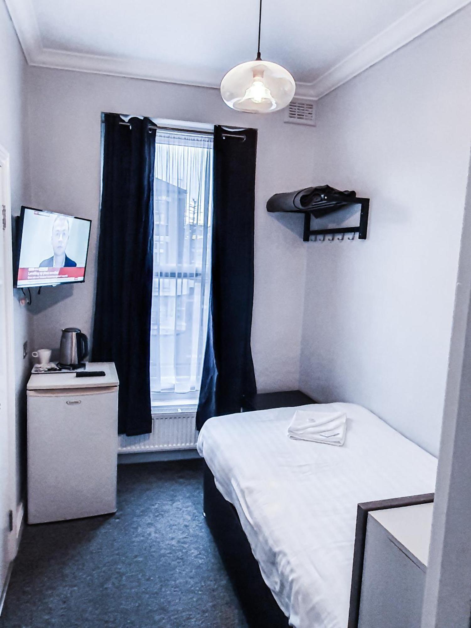 Plaza Hotel London Room photo