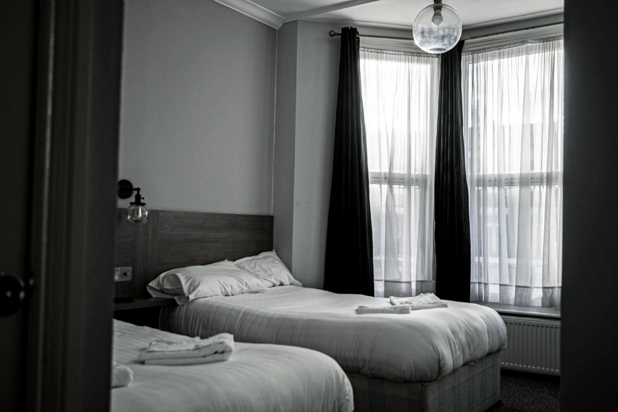 Plaza Hotel London Room photo