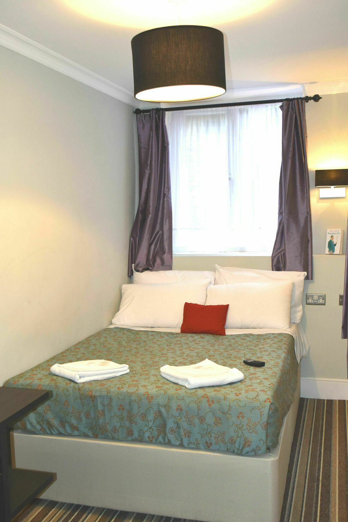 Plaza Hotel London Exterior photo
